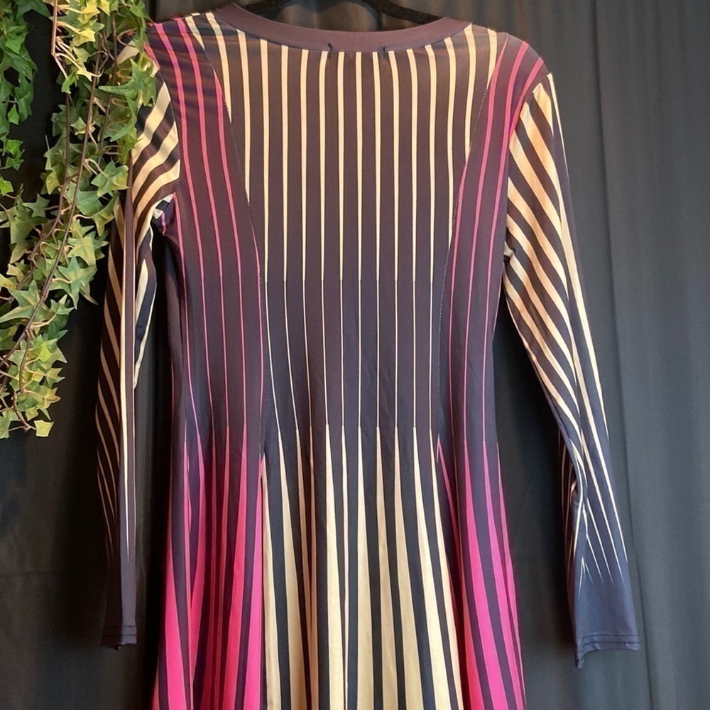 ❤️CBR Boutique Contemporary Dress 💕 - Picture 4 of 11